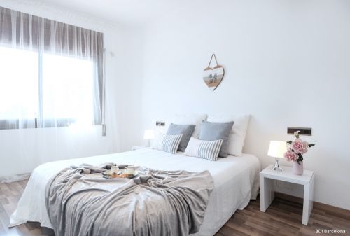 Luuck sistema de muebles modulares de cartón; Mesilla de noche con tres lados