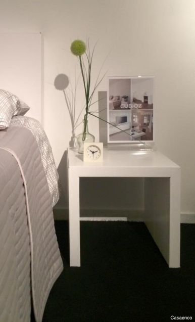 Mesa auxiliar LUUCK con tres lados (el precio no incluye accesorios)