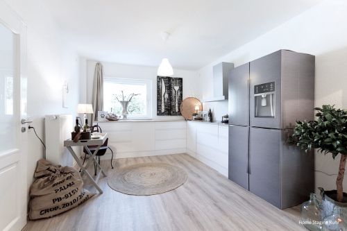 cubiqz cardboard icedispenser on the American fridge