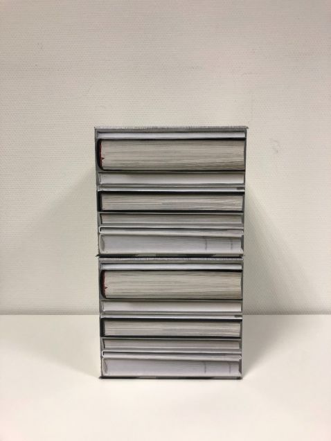 DOS cajas de libros de cartón grandes, apiladas. El precio es por UNA caja de libros Cubiqz