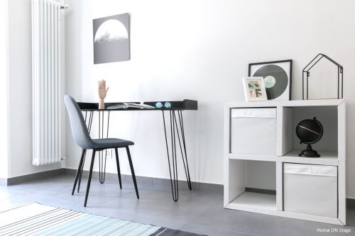 Estantería con 4 compartimentos de cartón CUBIQZ. Una vez plegados, los paneles de cartón son reutilizables. Debido al sistema modular puedes reconstruir el producto a otro modelo.