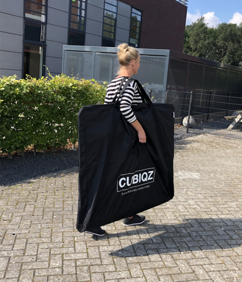 Bolsa de transporte Cubiqz. Para transportar y guardar fácilmente tus muebles de cartón y tus
cocinas. Hecha a medida y cabe en el maletero de un coche familiar estándar