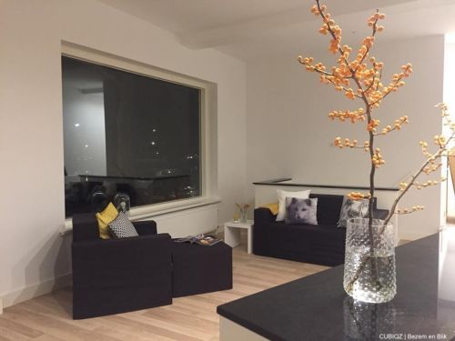 LUUCK sistema de muebles modulares de cartón; Mesa auxiliar de cartón con tres lados