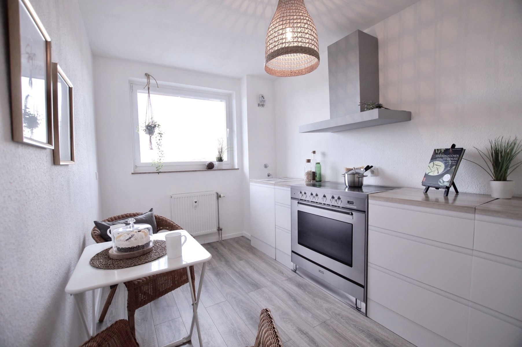 HOME Staging with CUBIQZ cardboard shelving unit LUUCK Cocina de cartón para Home Staging versión BASIC de Pudda Homestaging