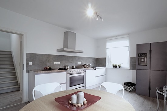 HOME Staging with CUBIQZ cardboard shelving unit LUUCK Cocina de cartón para Home Staging versión 2-IN-1 REVERSIBLE de Kunz 3