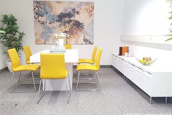 Office Staging con mesa de cartón cubiqz Office Staging con mesa de cartón cubiqz