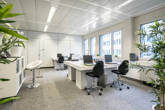 Home Staging Kyburz con mobiliario de oficina de cartón cubiqz Home Staging Kyburz con mobiliario de oficina de cartón cubiqz