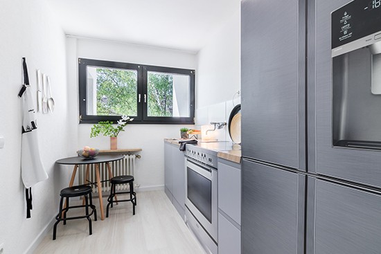 Raum 2 con cubiqz cocina 2 en 1 reversible con horno de cartón y nevera americana de cartón Raum 2 con cubiqz cocina 2 en 1 reversible con horno de cartón y nevera americana de cartón