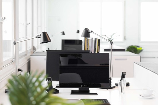 T-Raumplaner con muebles de oficina de cartón cubiqz T-Raumplaner con muebles de oficina de cartón cubiqz